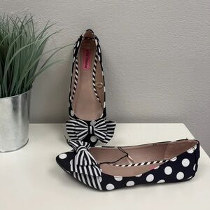 Betsy Johnson Black & White Ballet Flats - Size 8